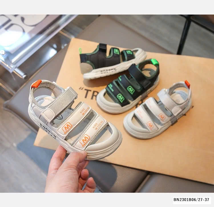 DÉP SANDAL HỌC SINH CHỮ W