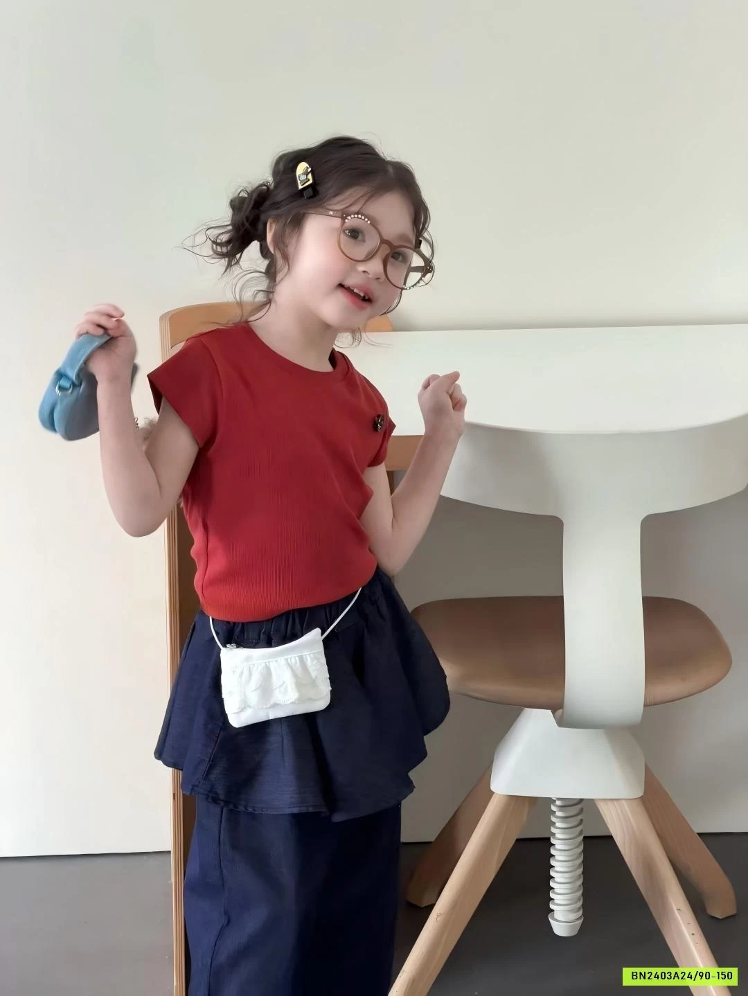 ÁO THUN ĐỎ MIX QUẦN SUÔNG LIỀN CHOÀNG VÁY