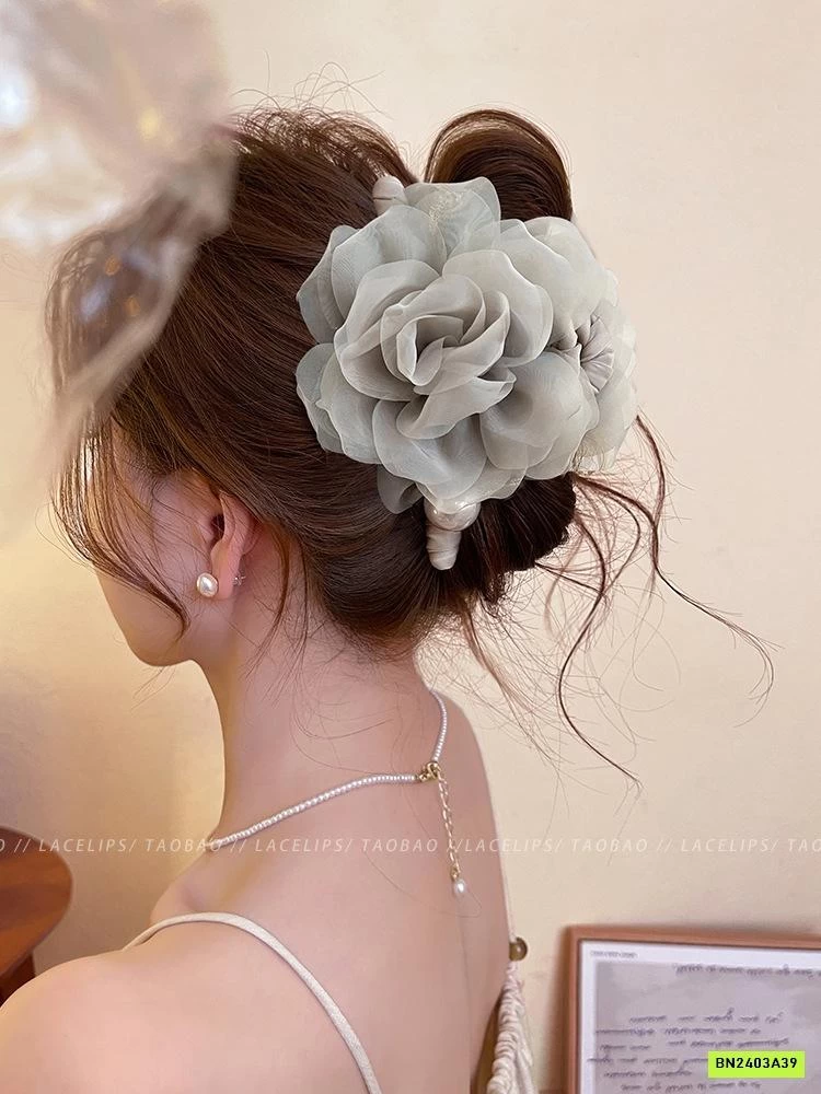 KẸP HOA HỒNG NGỌC TRAI