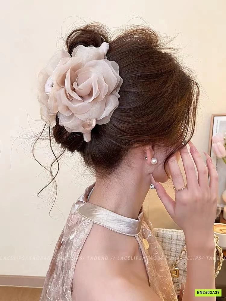 KẸP HOA HỒNG NGỌC TRAI