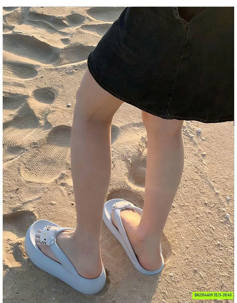 TÔNG KITTY ĐẾ BÁNH MỲ EVA