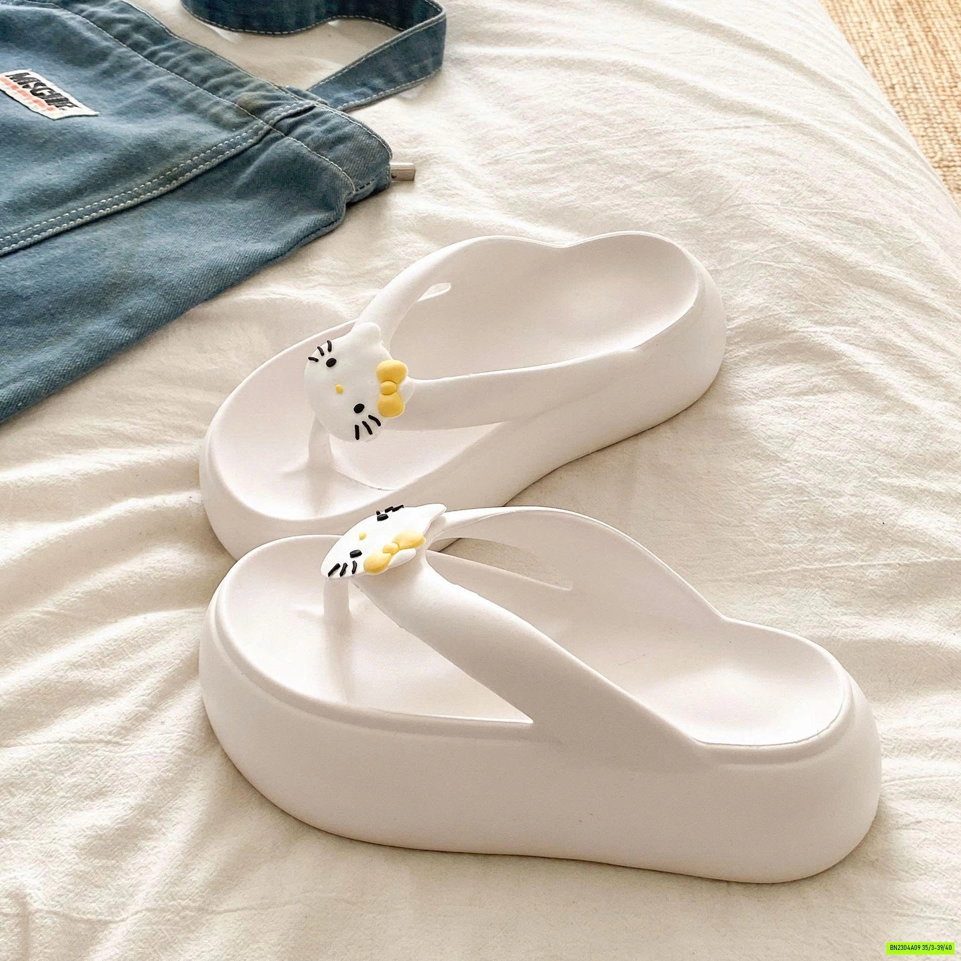 TÔNG KITTY ĐẾ BÁNH MỲ EVA