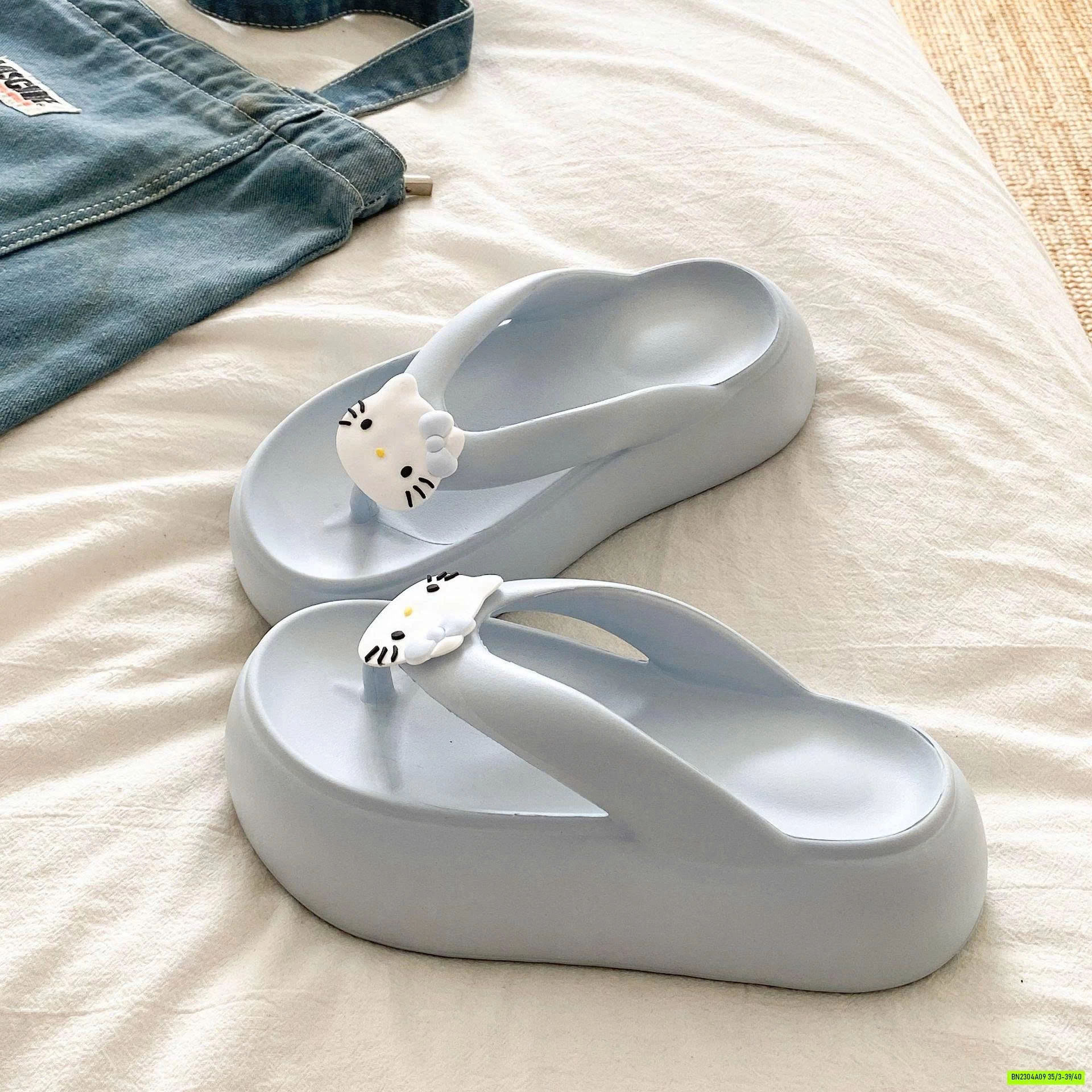 TÔNG KITTY ĐẾ BÁNH MỲ EVA