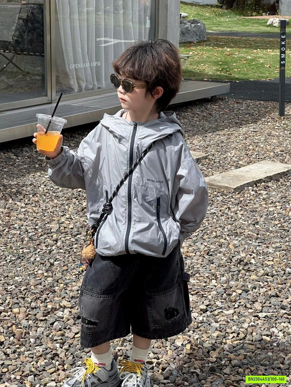 ÁO THUN XANH MIX SHORT ĐEN VÁ GỐI AFTE