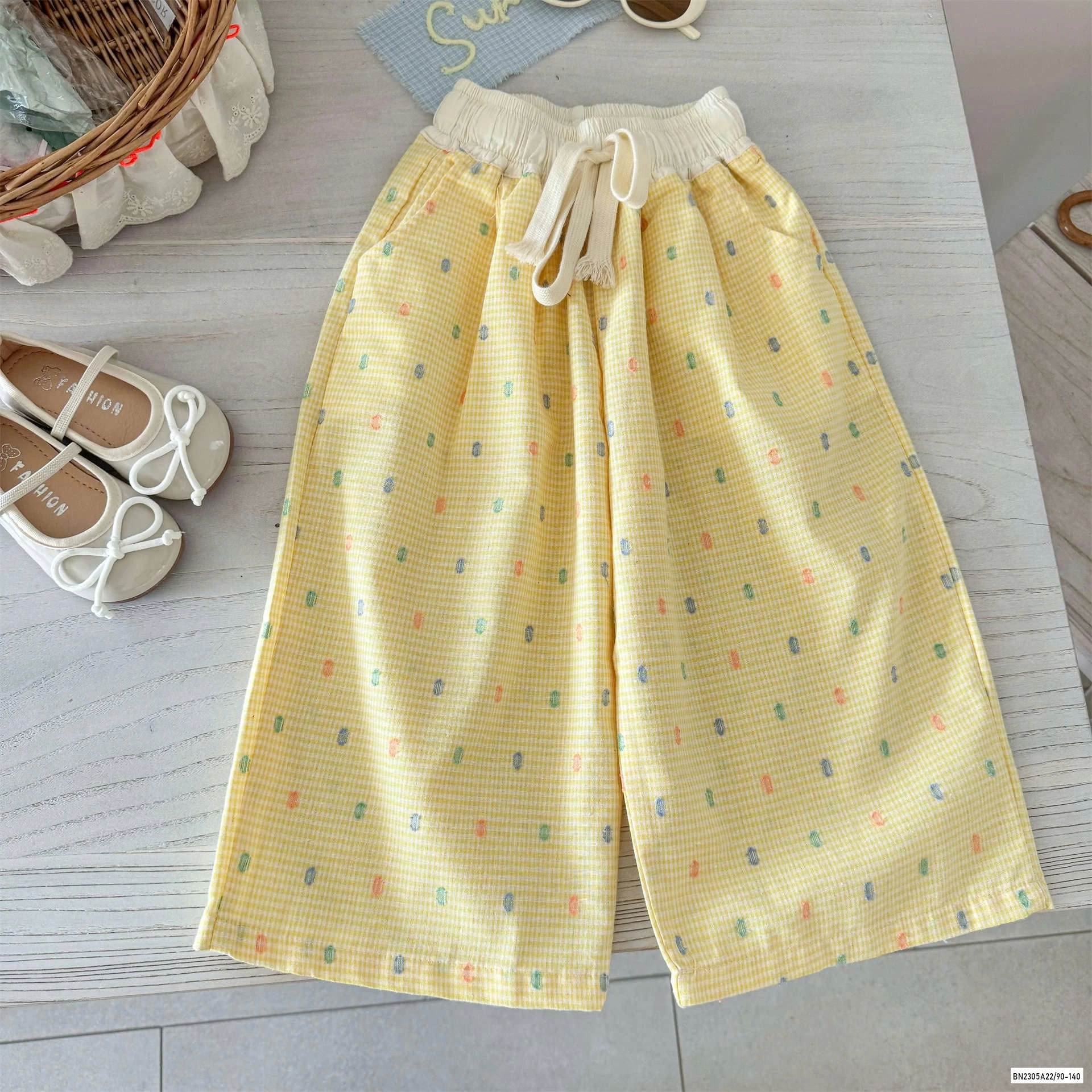 ÁO THUN MIX QUẦN SUÔNG VÀNG