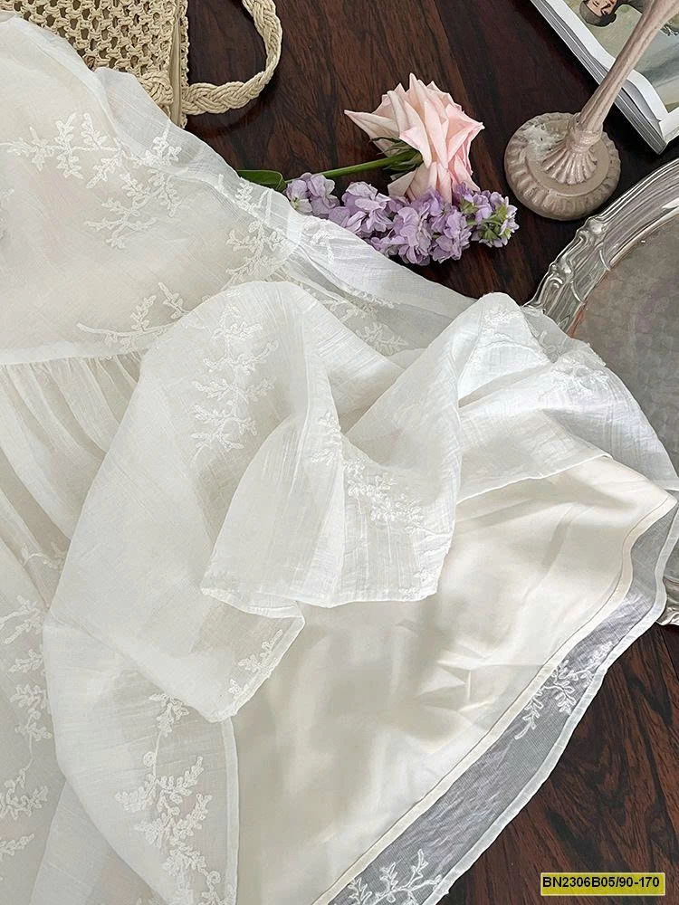 ĐẦM TRẮNG THÊU HOA AMBB 25E026