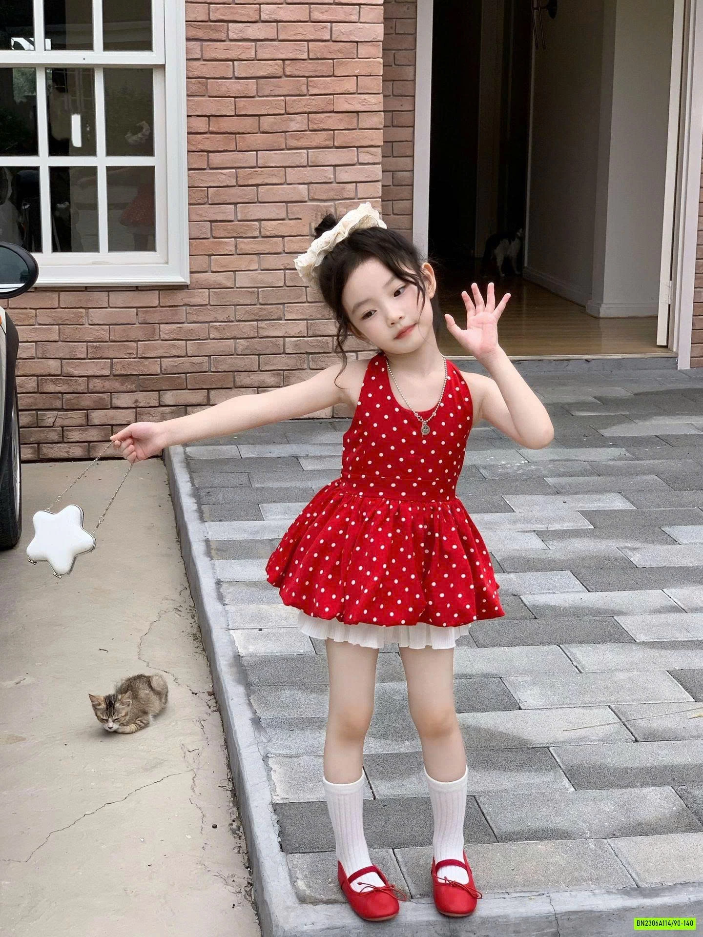 SÉT ÁO YẾM BÍ ĐỎ MIX CV TRẮNG