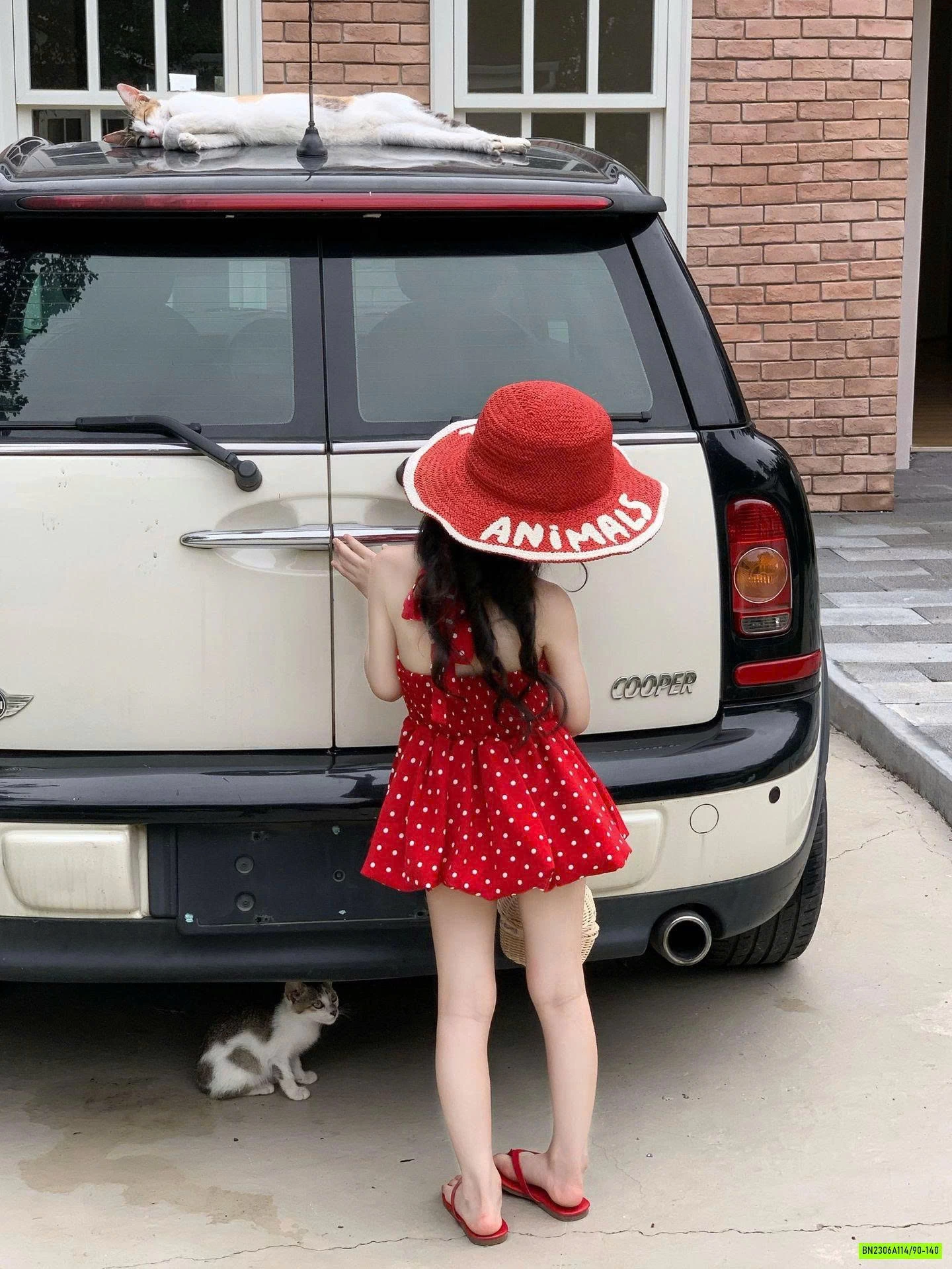 SÉT ÁO YẾM BÍ ĐỎ MIX CV TRẮNG