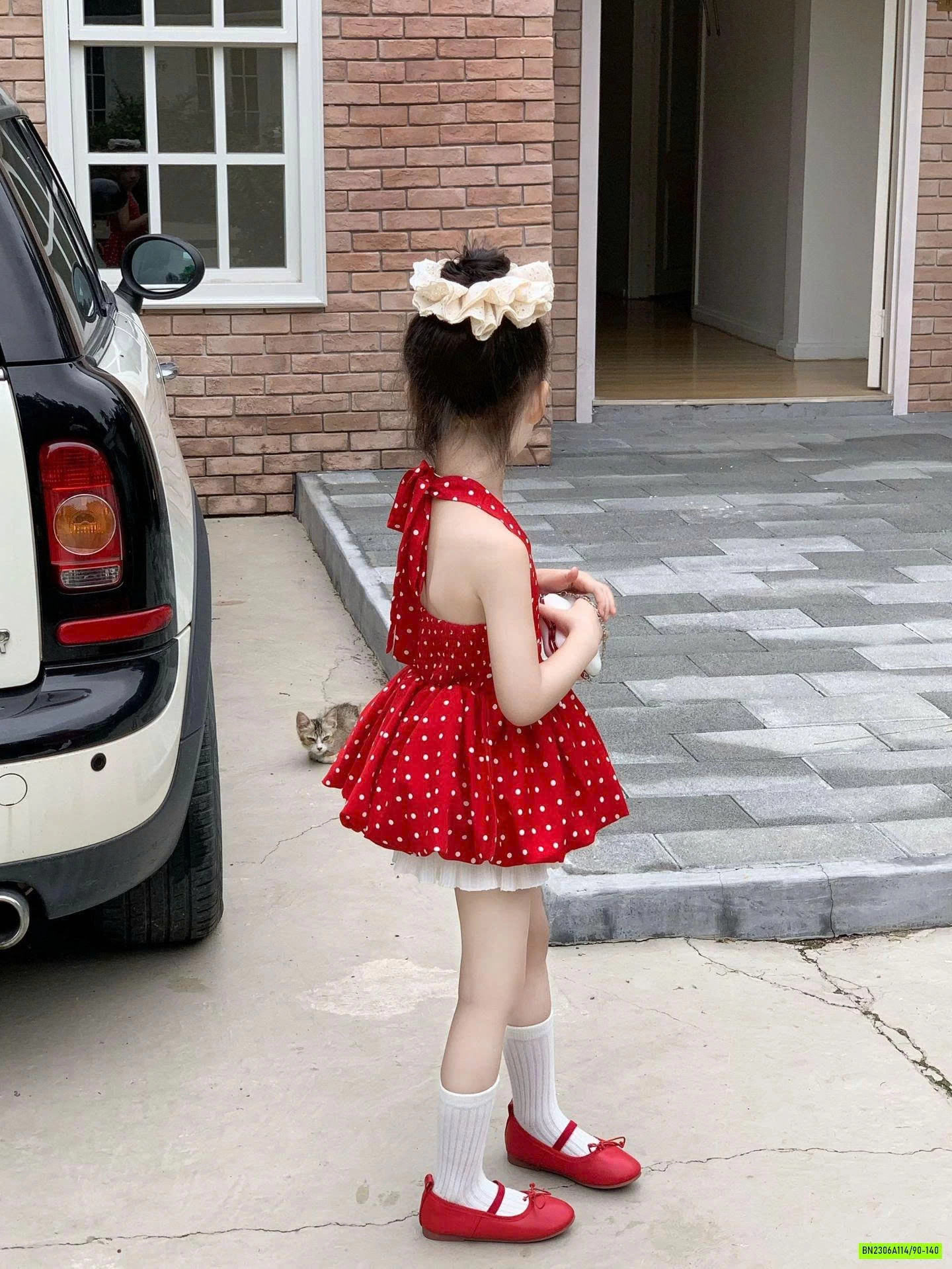 SÉT ÁO YẾM BÍ ĐỎ MIX CV TRẮNG