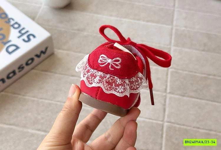 GIÀY THỂ THAO VIỀN REN THÊU NƠ