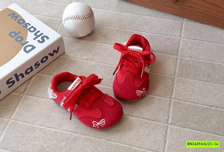 GIÀY THỂ THAO VIỀN REN THÊU NƠ