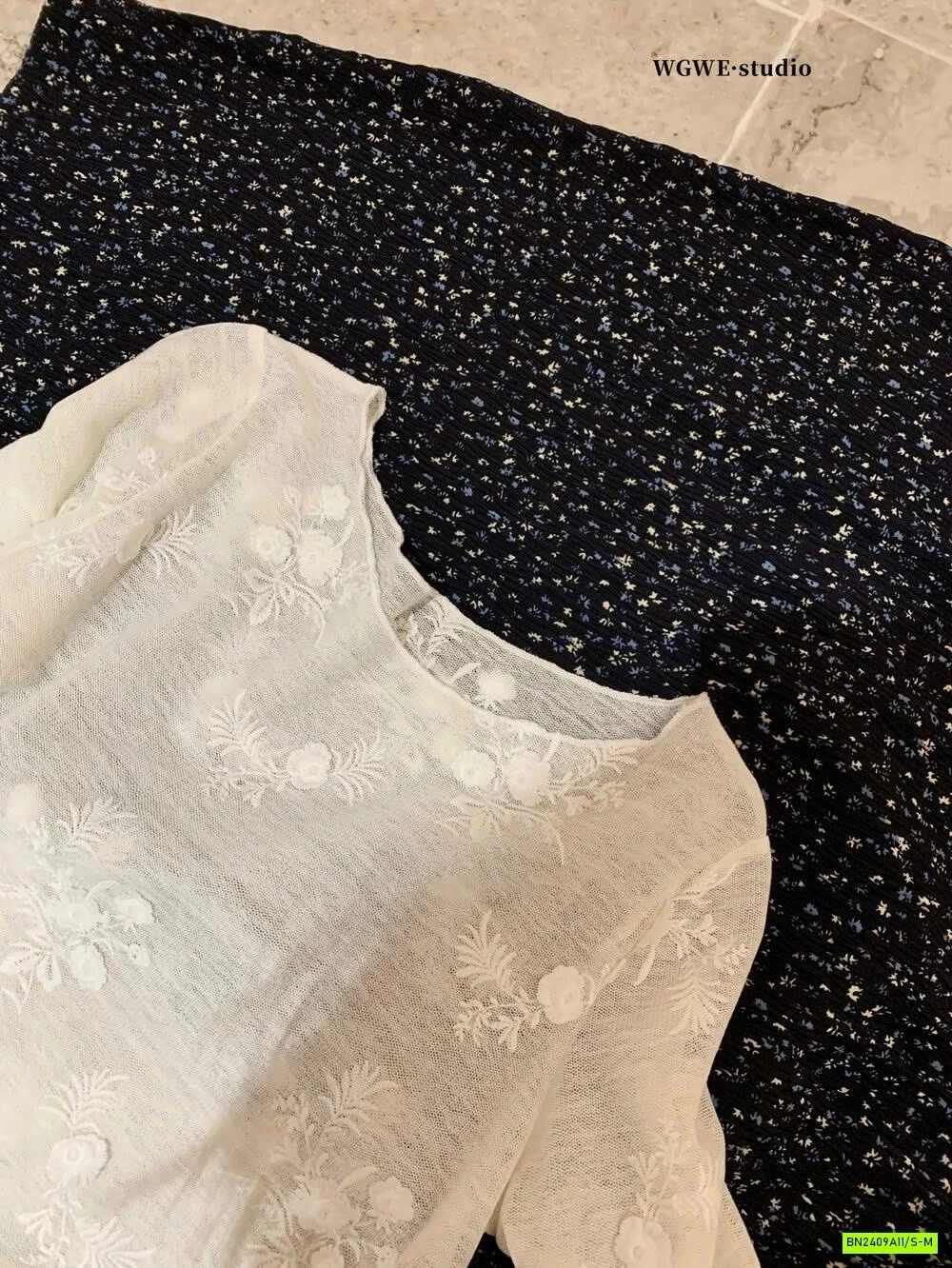 ÁO THUN GIẤY THÊU HOA WGWE7350