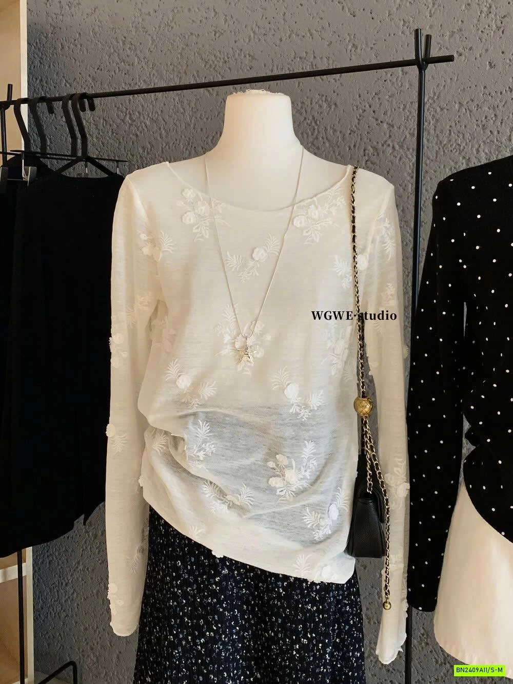 ÁO THUN GIẤY THÊU HOA WGWE7350