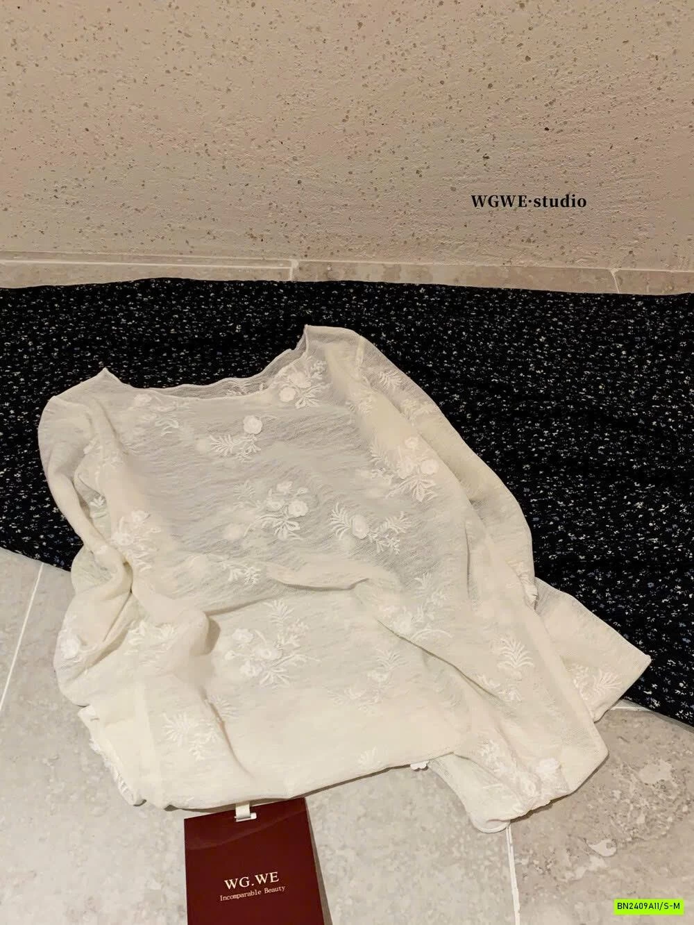 ÁO THUN GIẤY THÊU HOA WGWE7350