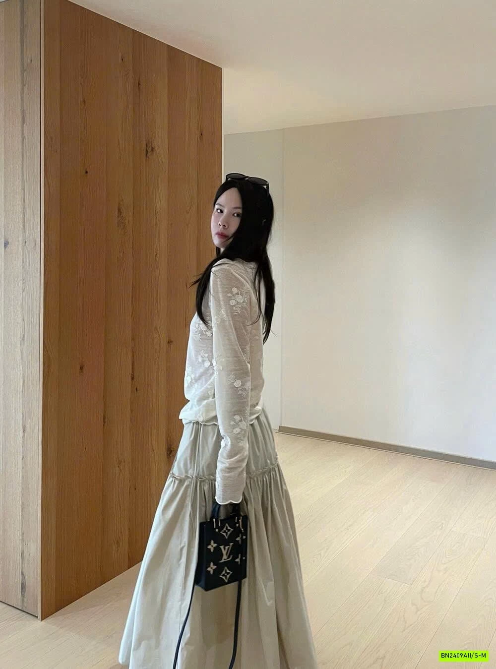 ÁO THUN GIẤY THÊU HOA WGWE7350