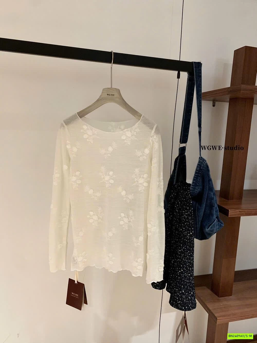 ÁO THUN GIẤY THÊU HOA WGWE7350