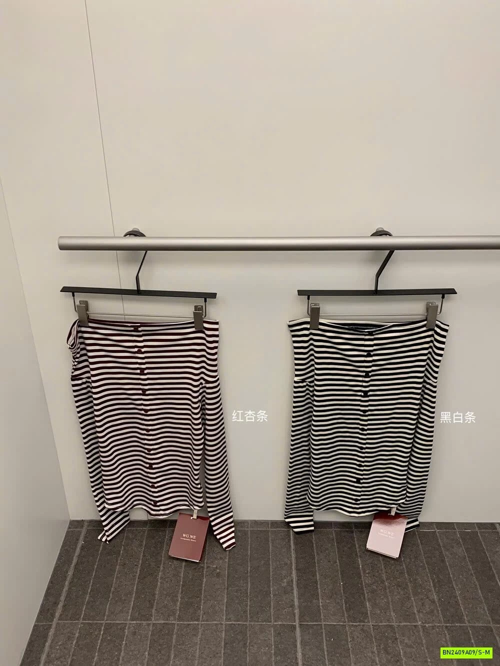 ÁO THUN KẺ TRỄ VAI WGWE7450