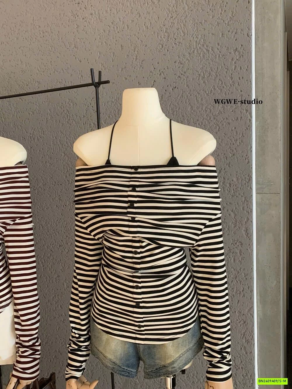 ÁO THUN KẺ TRỄ VAI WGWE7450