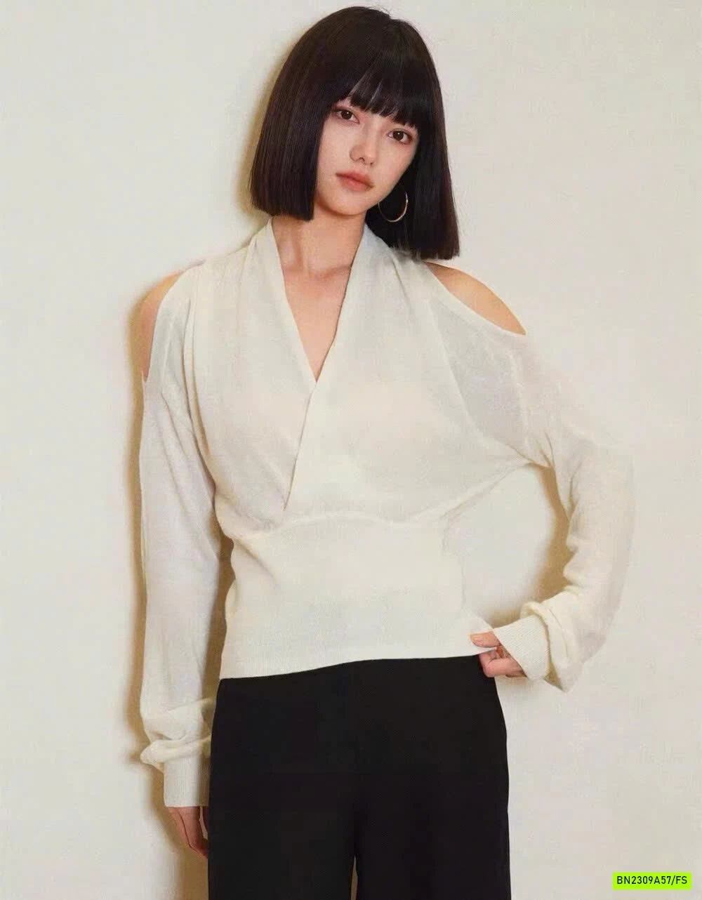 MONROGHI CỔ V VẠT CHÉO RỚT VAI WGWE