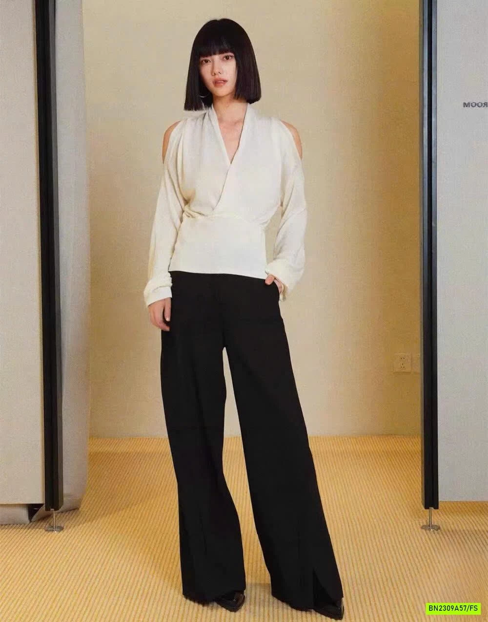 MONROGHI CỔ V VẠT CHÉO RỚT VAI WGWE