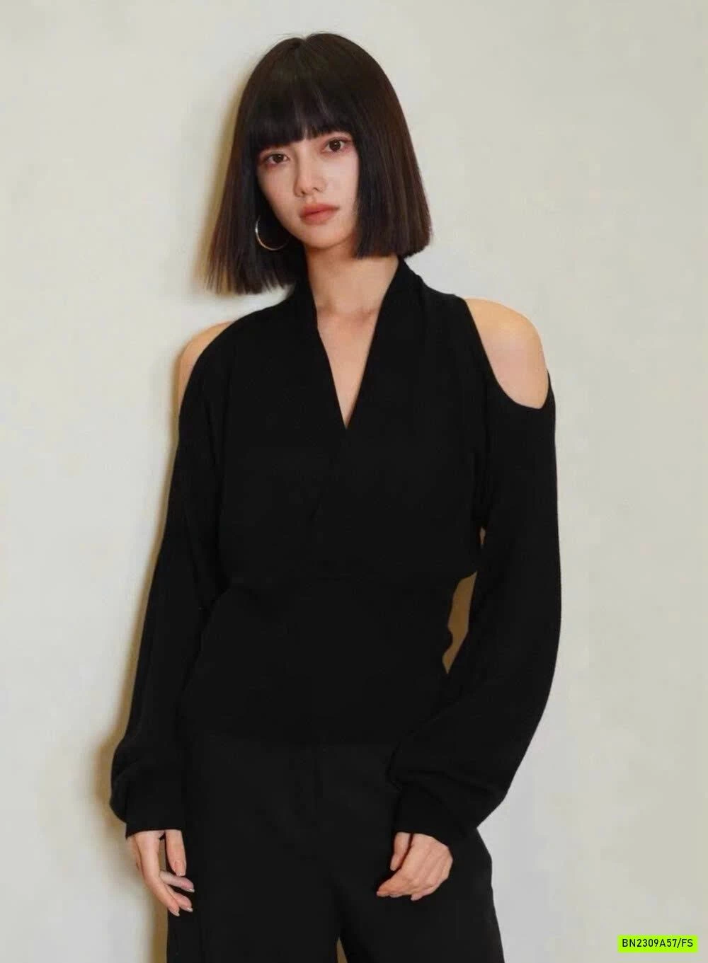 MONROGHI CỔ V VẠT CHÉO RỚT VAI WGWE