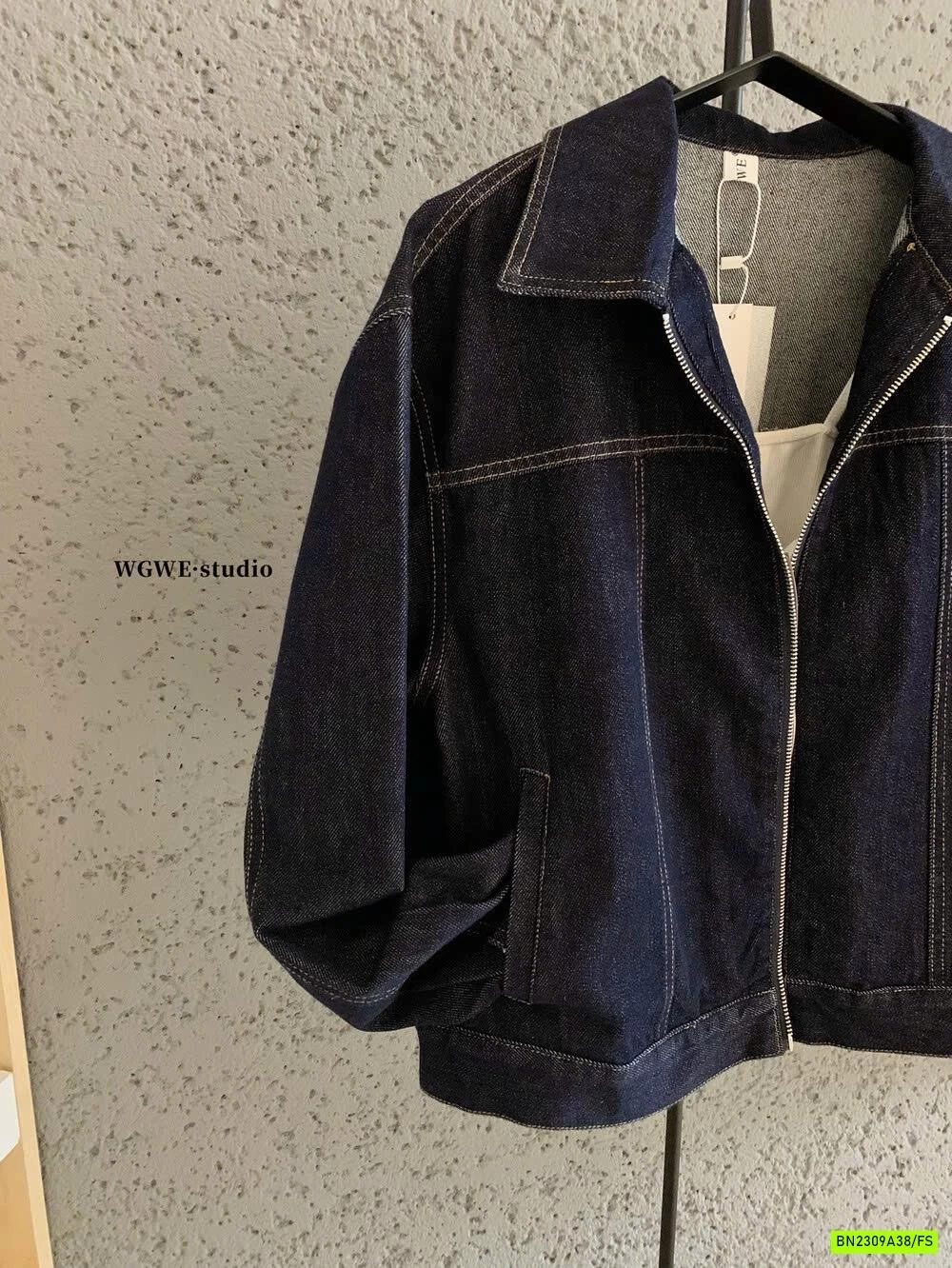 KHOÁC DA BÒ CỔ BẺ KHÓA WGWE6866