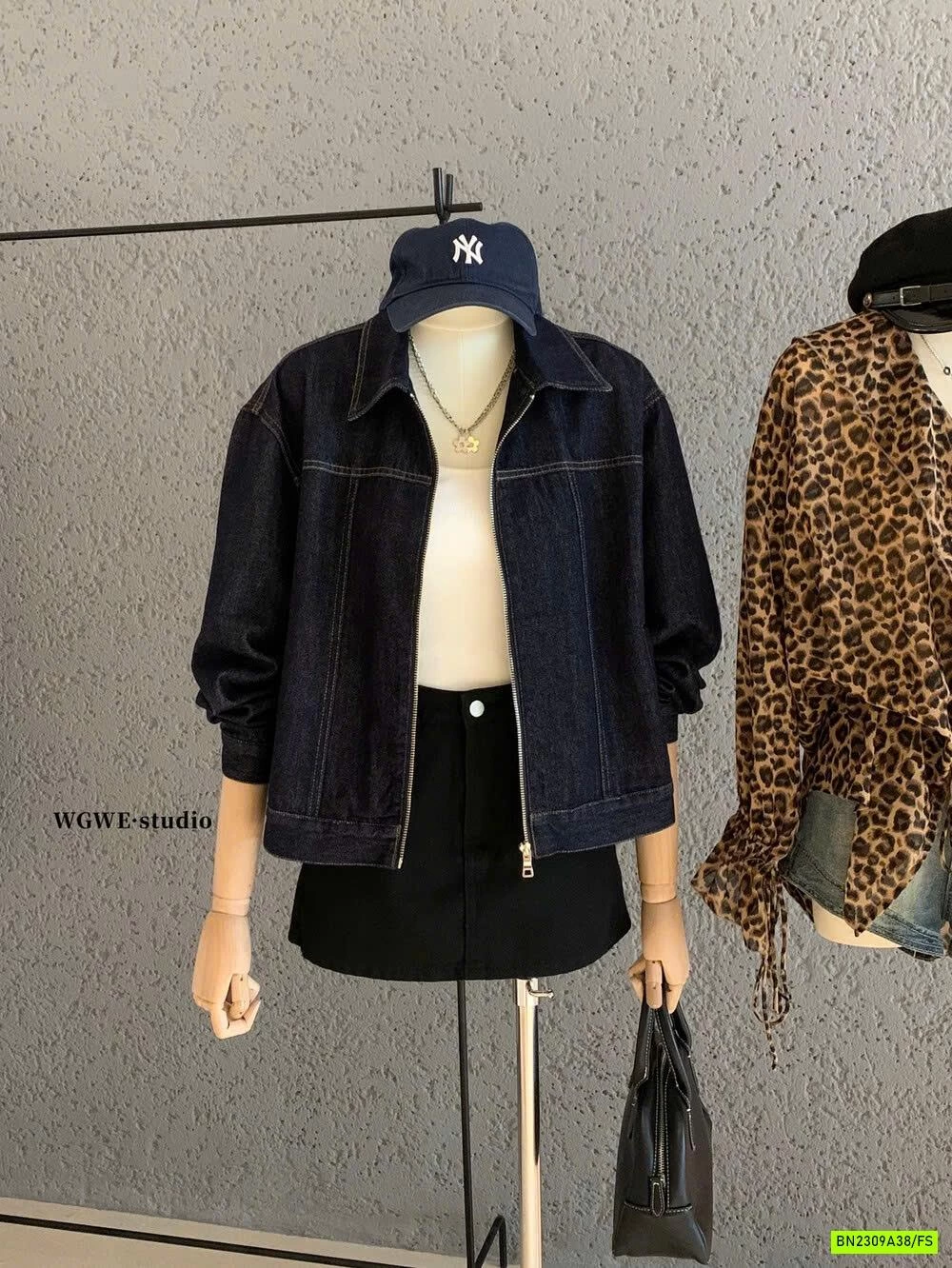 KHOÁC DA BÒ CỔ BẺ KHÓA WGWE6866