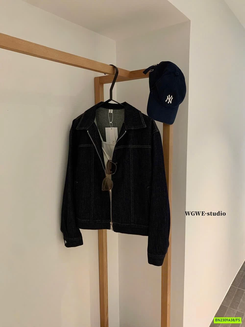 KHOÁC DA BÒ CỔ BẺ KHÓA WGWE6866