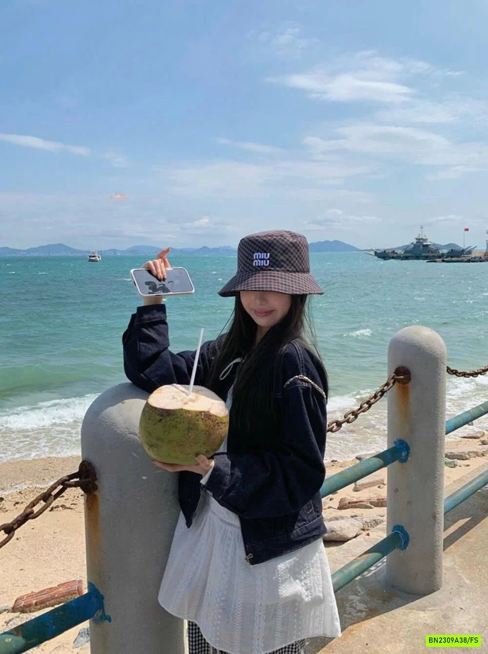 KHOÁC DA BÒ CỔ BẺ KHÓA WGWE6866