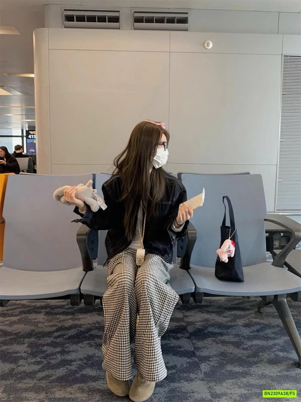 KHOÁC DA BÒ CỔ BẺ KHÓA WGWE6866