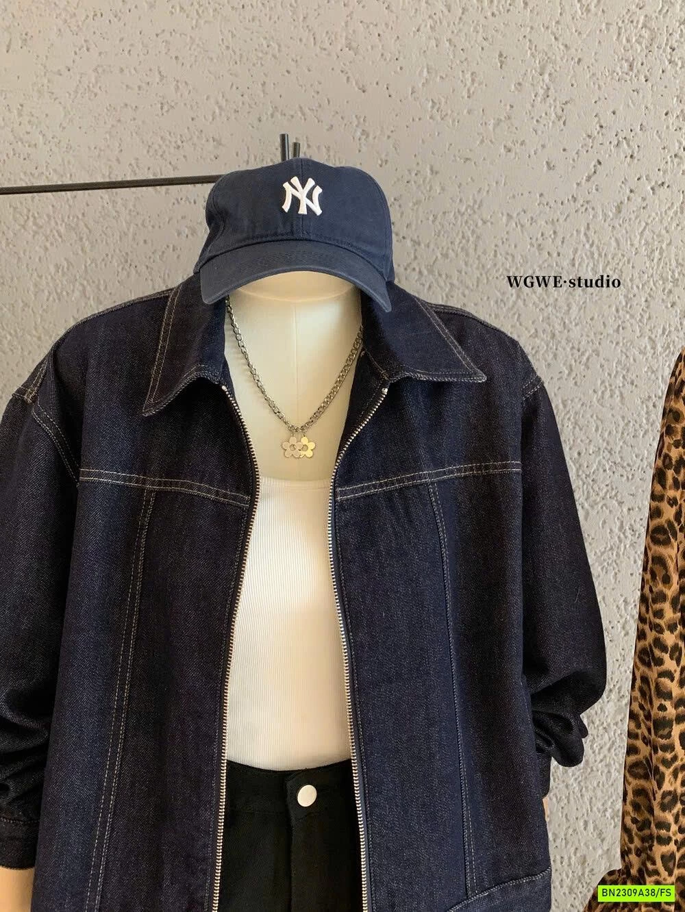 KHOÁC DA BÒ CỔ BẺ KHÓA WGWE6866