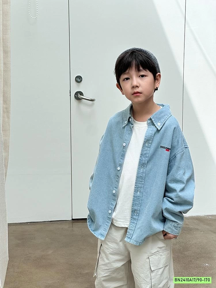 SƠ MI JEANS THÊU CHỮ 25G188 AMBB