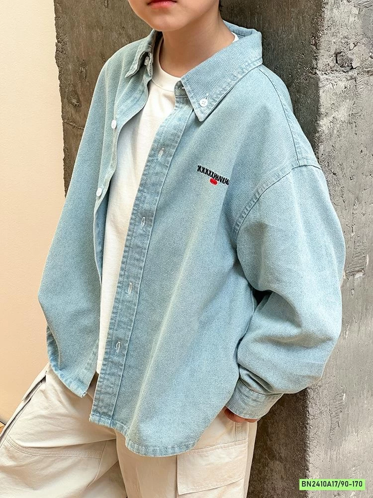 SƠ MI JEANS THÊU CHỮ 25G188 AMBB