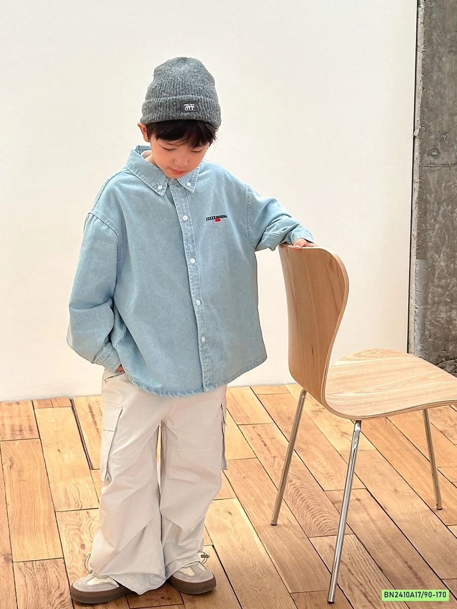 SƠ MI JEANS THÊU CHỮ 25G188 AMBB