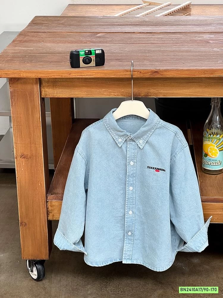 SƠ MI JEANS THÊU CHỮ 25G188 AMBB