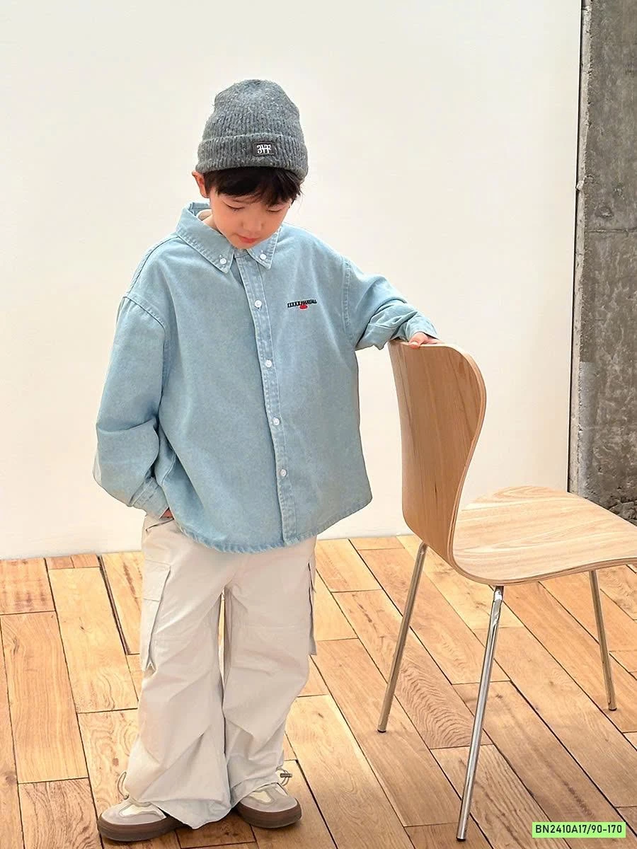 SƠ MI JEANS THÊU CHỮ 25G188 AMBB