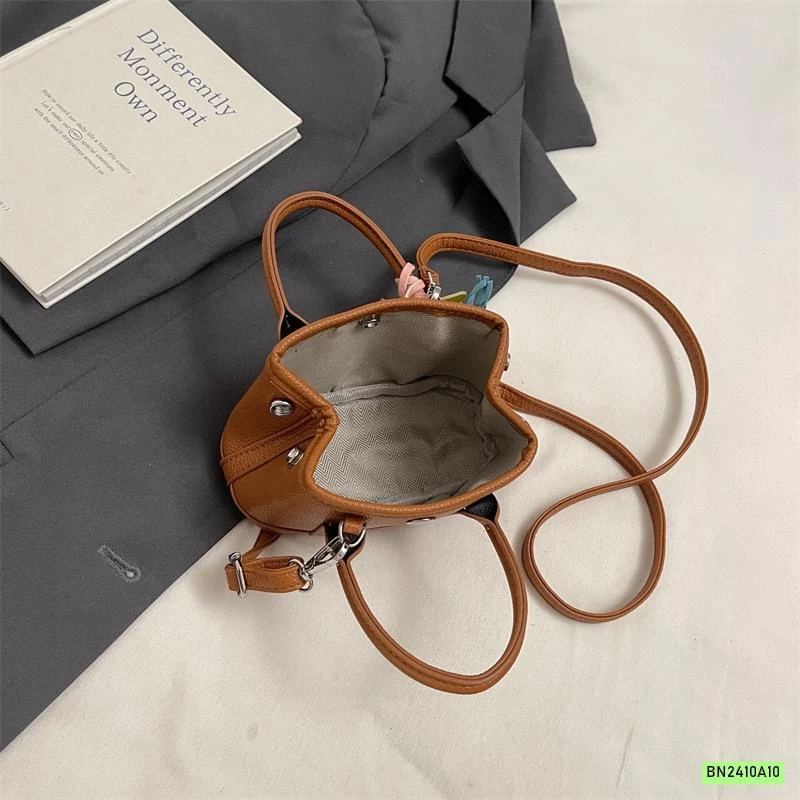 TÚI ĐEO CHÉO MINI KÈM MÓC KHÓA PONY