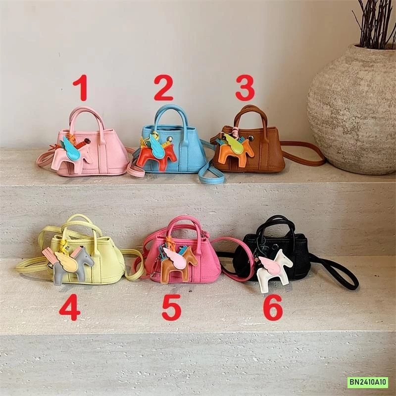 TÚI ĐEO CHÉO MINI KÈM MÓC KHÓA PONY