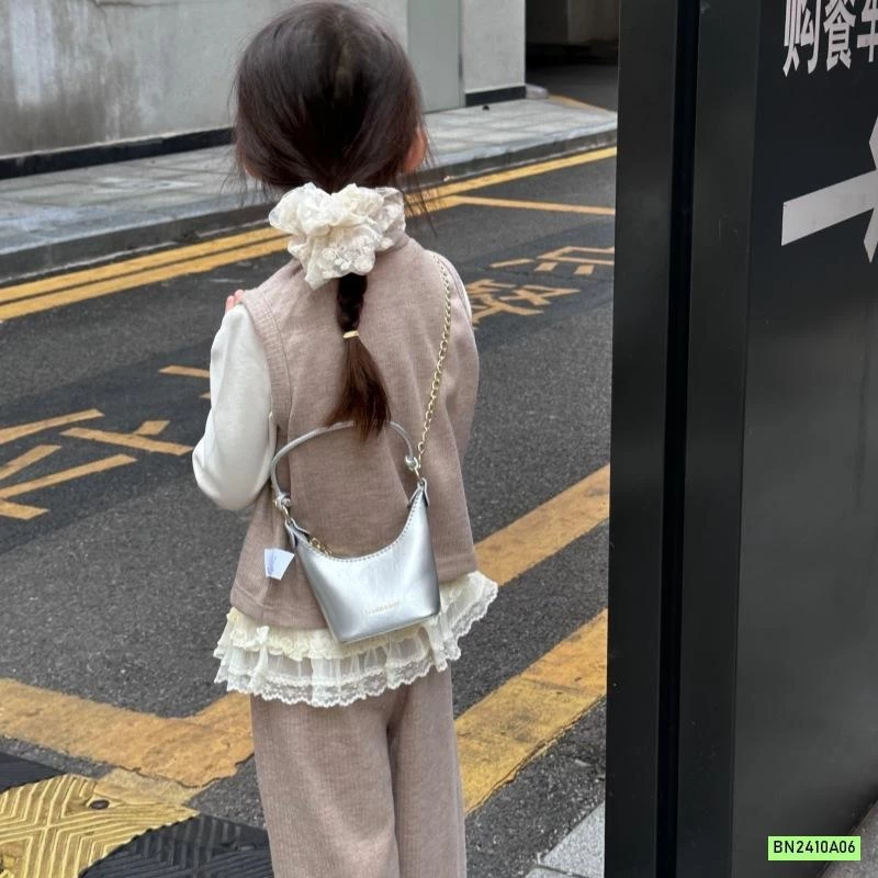 TÚI ĐEO CHÉO DA BÓNG TAG CHỮ MINI