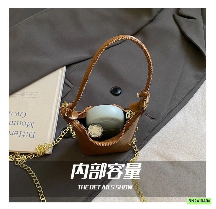 TÚI ĐEO CHÉO DA BÓNG TAG CHỮ MINI