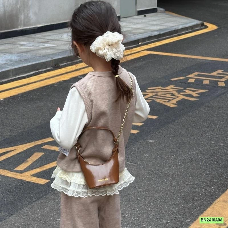 TÚI ĐEO CHÉO DA BÓNG TAG CHỮ MINI