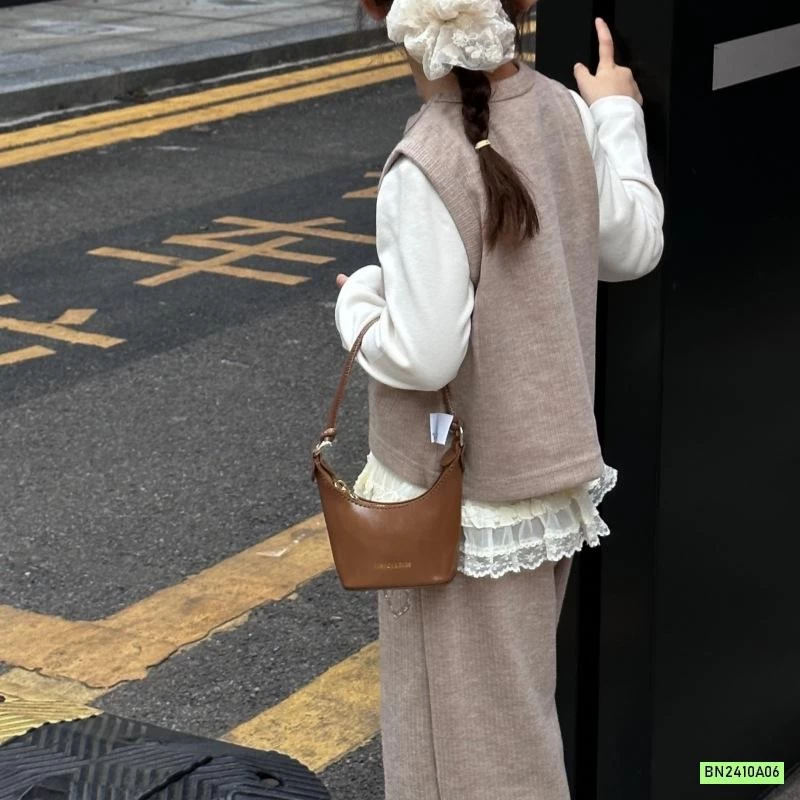 TÚI ĐEO CHÉO DA BÓNG TAG CHỮ MINI