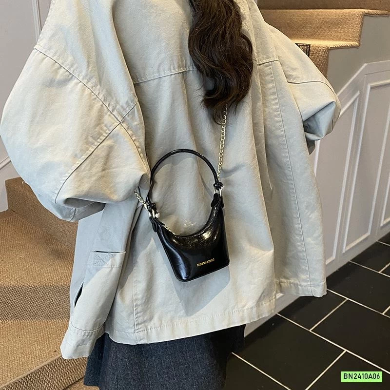 TÚI ĐEO CHÉO DA BÓNG TAG CHỮ MINI