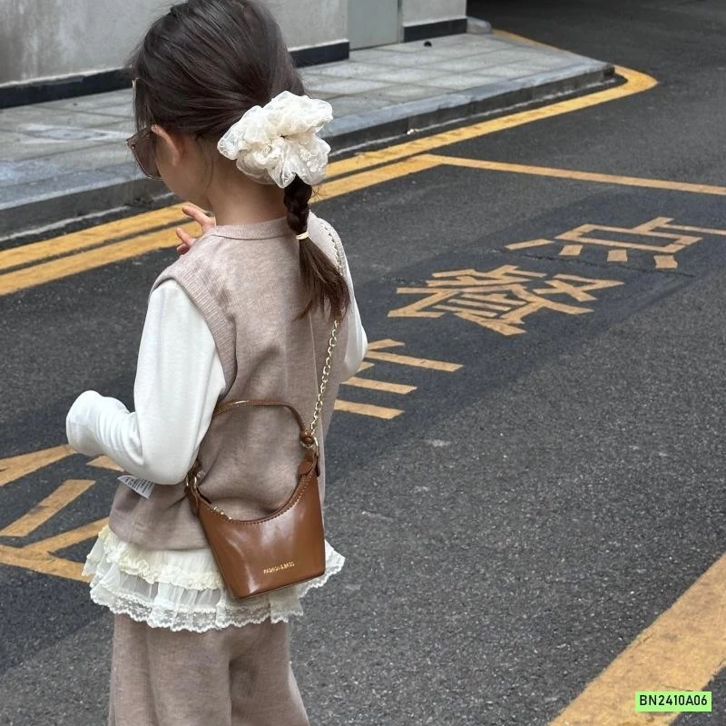 TÚI ĐEO CHÉO DA BÓNG TAG CHỮ MINI