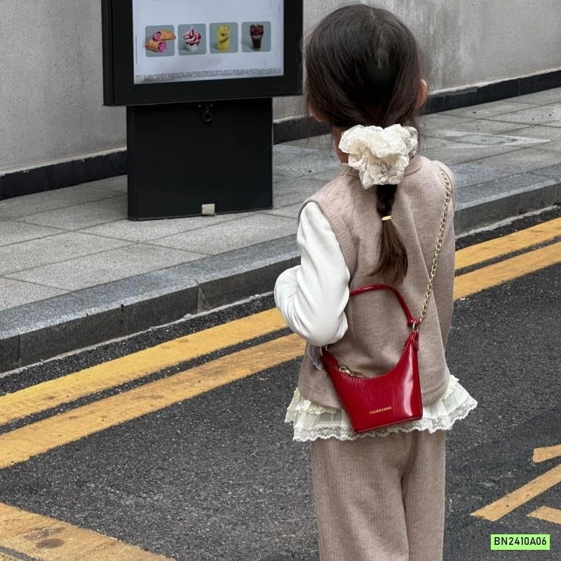 TÚI ĐEO CHÉO DA BÓNG TAG CHỮ MINI