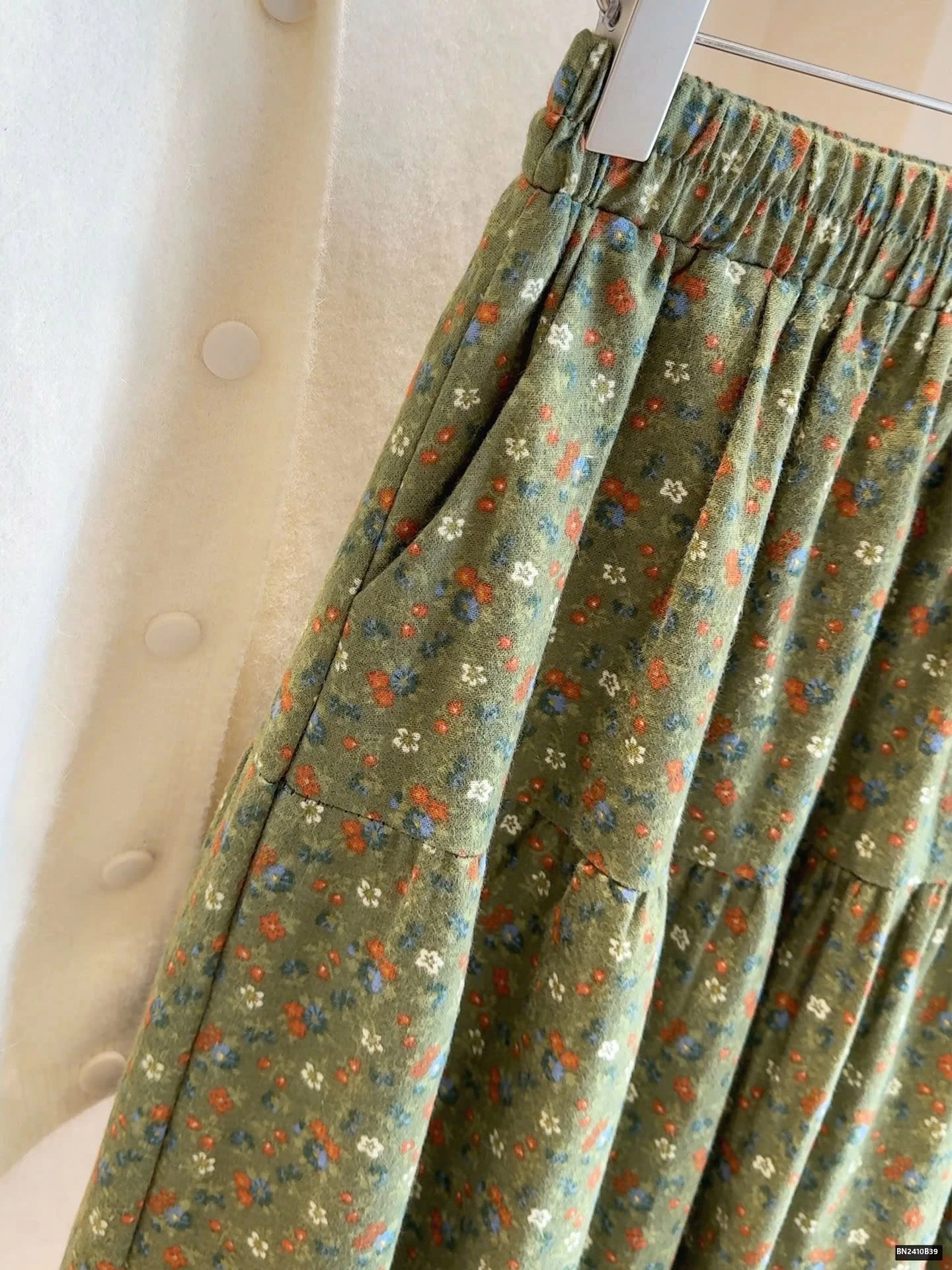 CHÂN VÁY HOA CỔ ĐIỂN