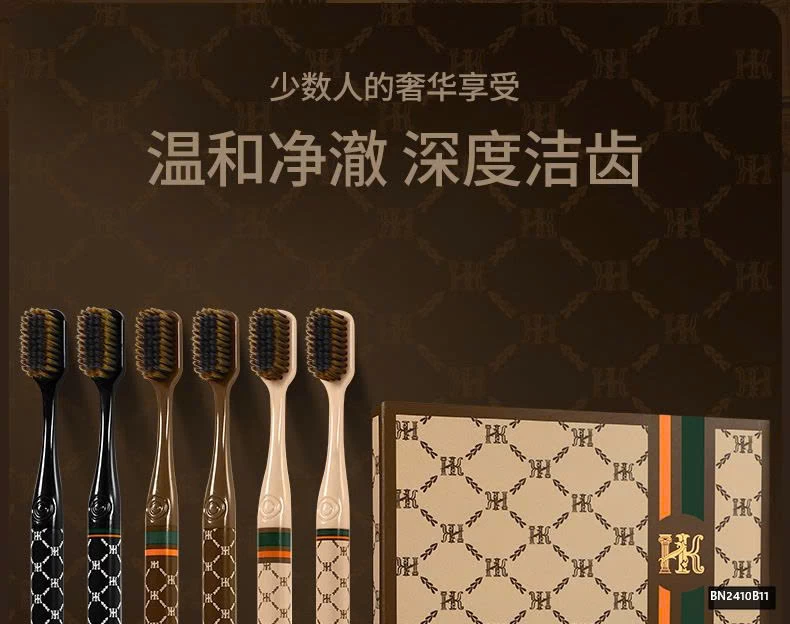 SÉT 12 BÀN CHẢI HỌA TIẾT G.U..CC...I