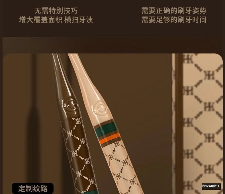 SÉT 12 BÀN CHẢI HỌA TIẾT G.U..CC...I