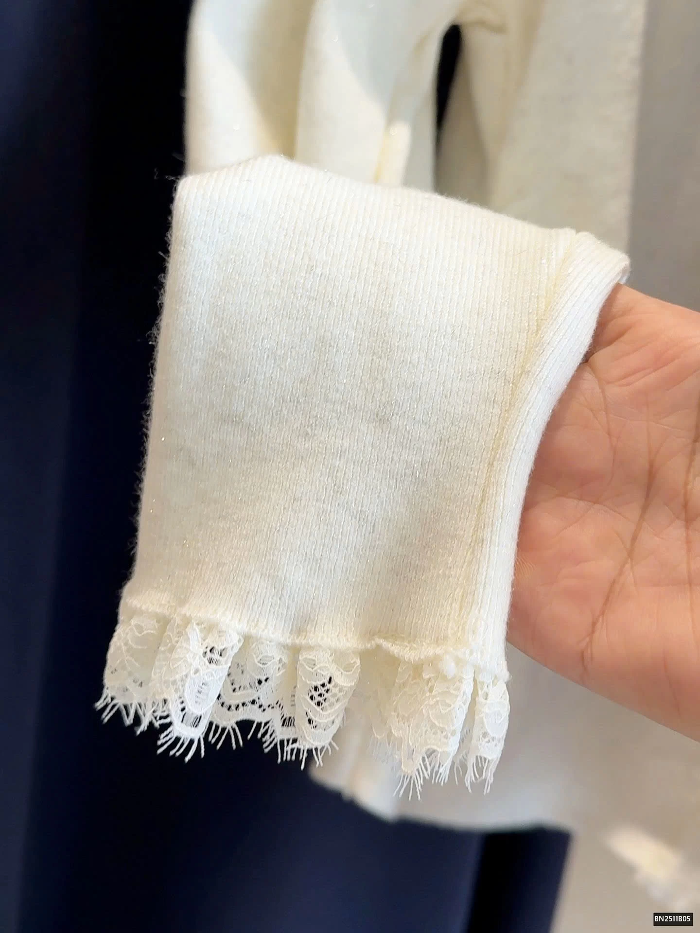 ÁO THUN RÚT EO PHỐI REN ANNA