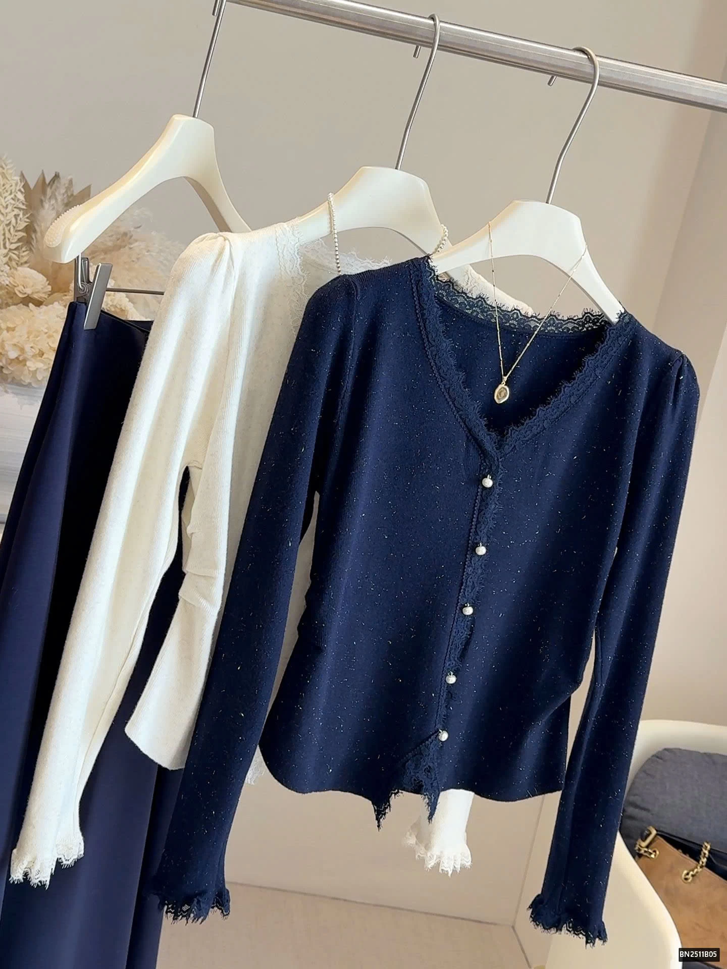 ÁO THUN RÚT EO PHỐI REN ANNA